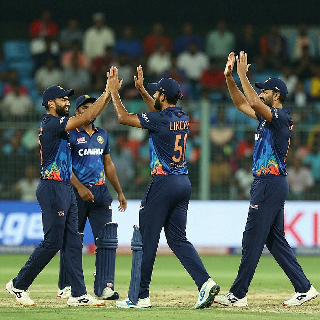 এশিয়ার নারী ক্রিকেটের অলিখিত খতিয়ান: আটটি শিরোপা, একটা নিলাম, আর যে প্রশ্নগুলো কেউ করে না এশিয়ার নারী ক্রিকেটের অলিখিত খতিয়ান: আটটি শিরোপা, একটা নিলাম, আর যে প্রশ্নগুলো কেউ করে না